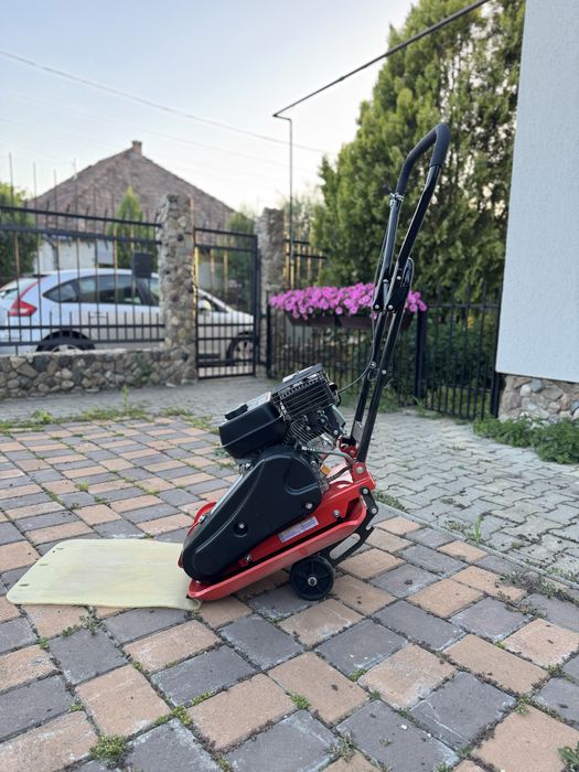 Placă compactoare de închiriat ( placa vibratoare)