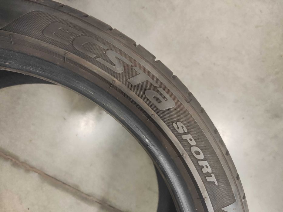 2бр.летни гуми 235/40/19 Kumho