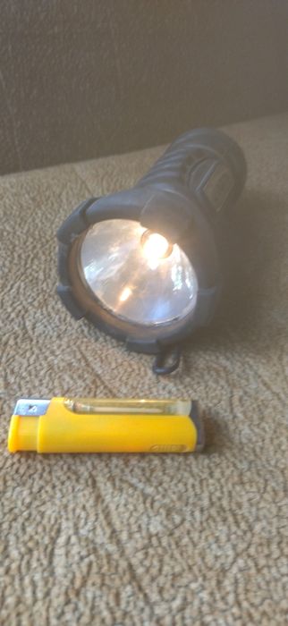 Фонарик Varta противоударный