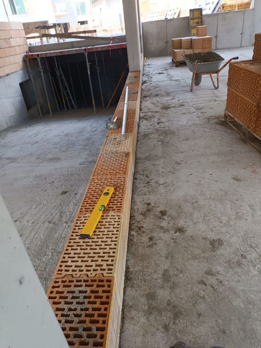Execut lucrari de construcții si finisaje interioare si exterioare