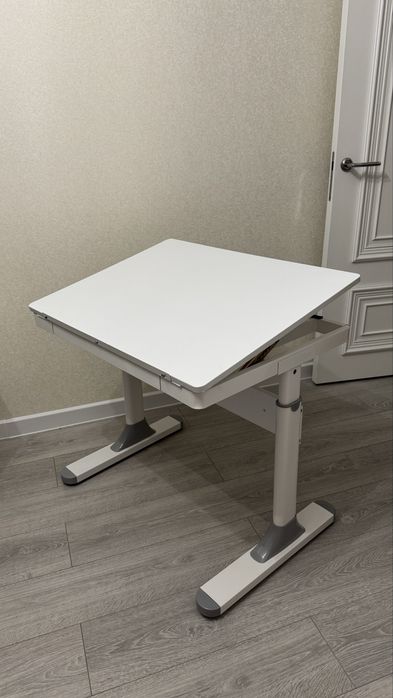 Стол в идеальном состоянии