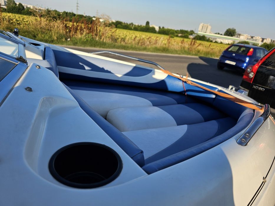 Vând barcă Bayliner