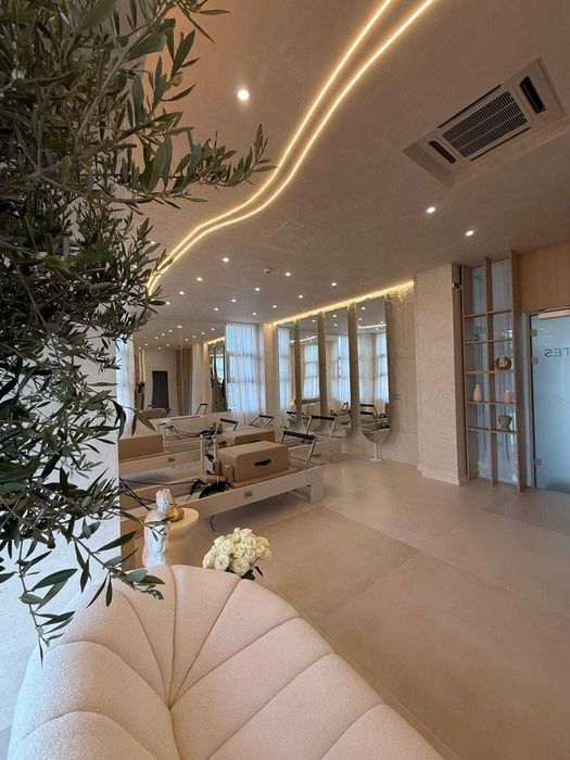 Studio Pilates Reformer cu rooftop in Iasi langa Palas