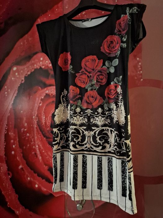 Рокля рози и стил