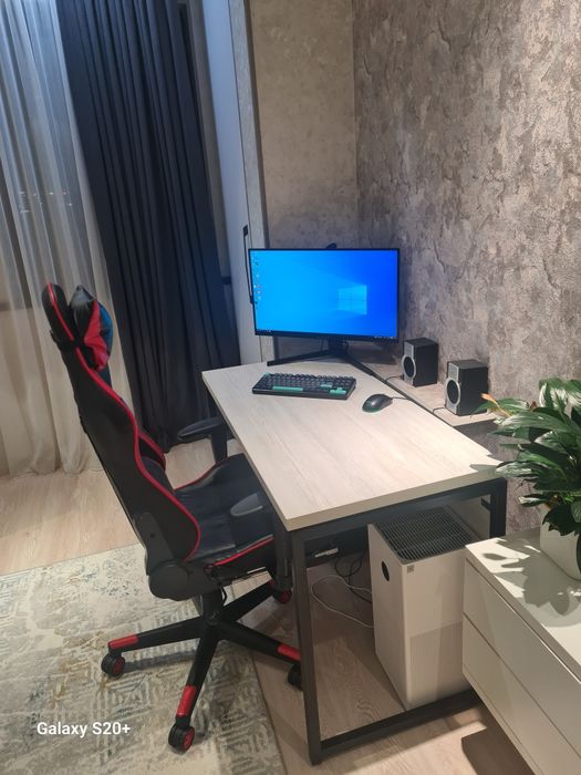 Продаётся комплект  игрового компьютера (стол, стул,комп)в идеальном