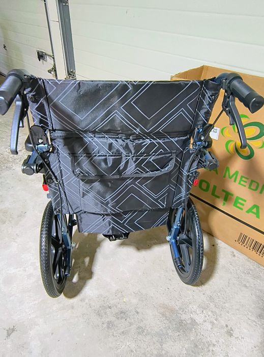 Scaun pliabil nou pt. persoane cu dizabilitati