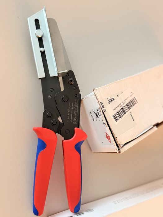 Foarfecă profesională KNIPEX 95 02 21 pentru canale cablu și plastic – Nouă în cutie