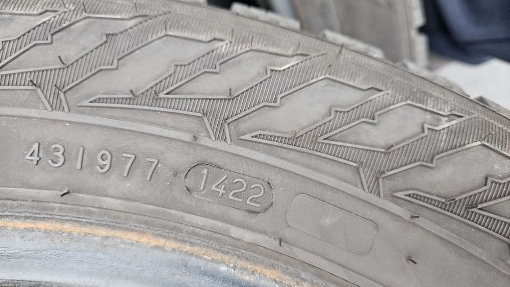 2бр гуми 215 60 16 дот 22 нокиан
