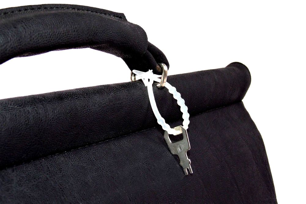 Servieta MANO cu cheie, generoasa (inclusiv pt. laptop), piele rezistenta, Made in Germany, NOUA