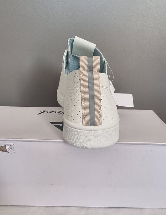 Пролетни дамски маратонки