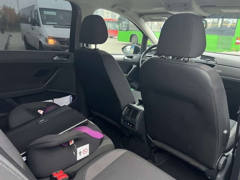 Услуги семейного кроссовера (4-6 пассажирских мест): Wolsvagen Touran