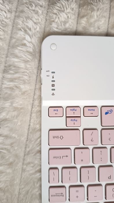 Mini tastatura bluetooth .