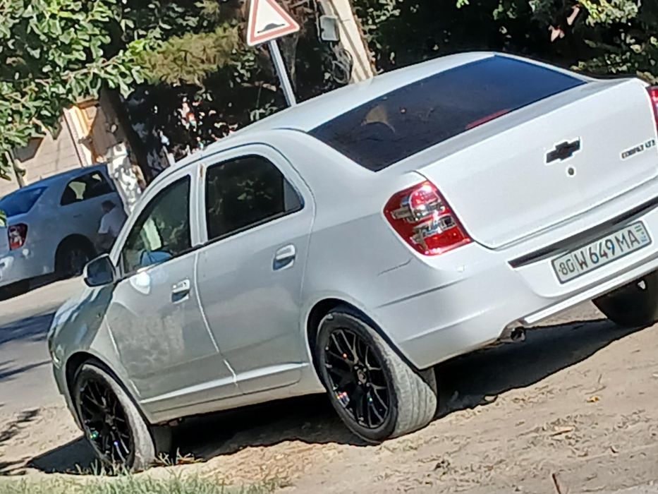Kobalt avtomobili sotiladi