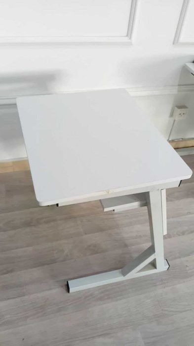 O‘quv stol-partalari sotiladi.(yangi holatda)