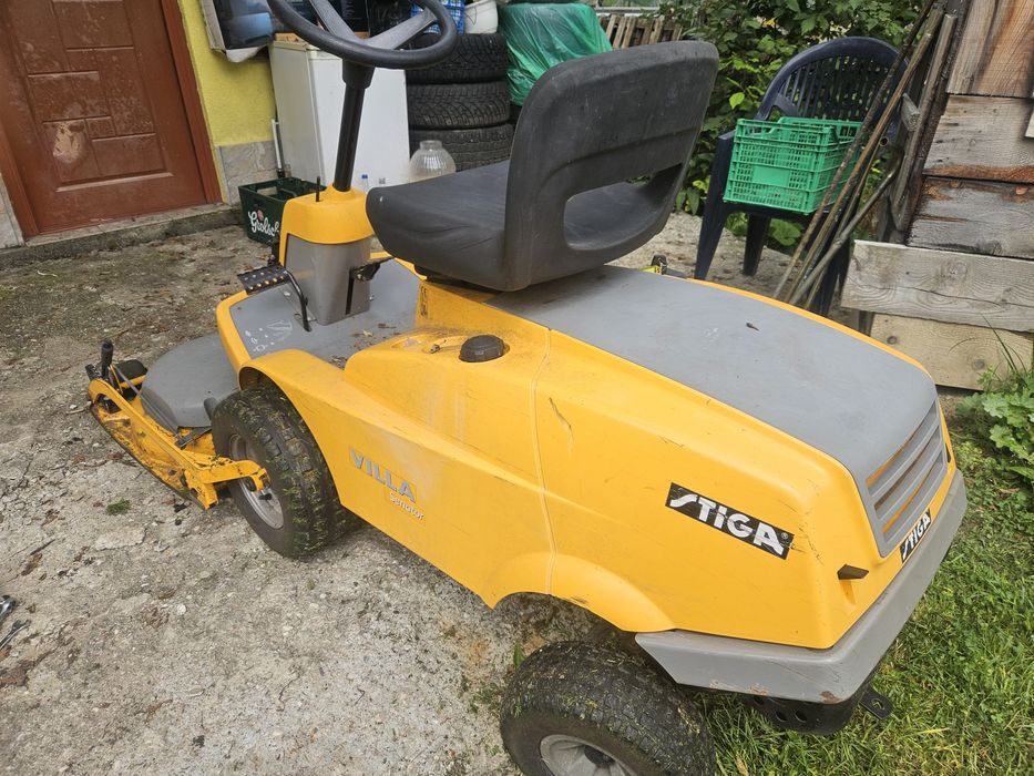 Tractor pentru tuns iarba