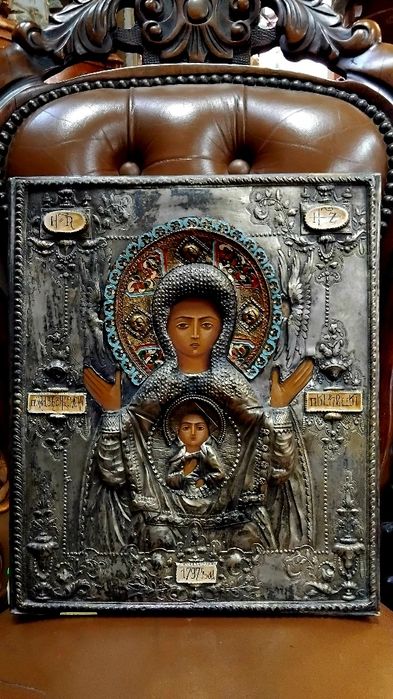 Старинна руска православна икона " Света Богородица на Знамението".