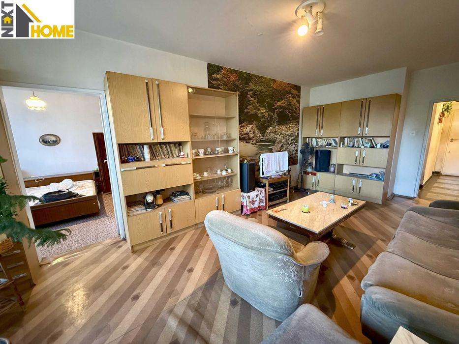 Просторен тристаен апартамент в монолитна жилищна сграда