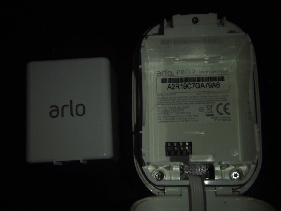 camera de supraveghere wireless ARLO PRO 2 VMC4030P + Hub Arlo VMB4540