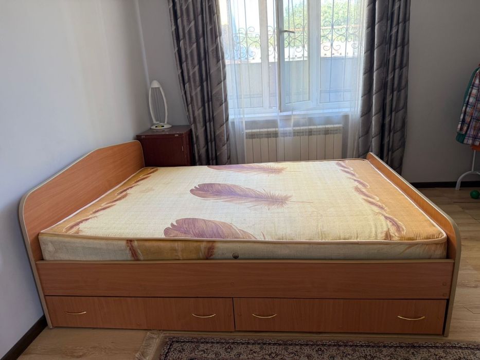 Кровать для спальный комноты