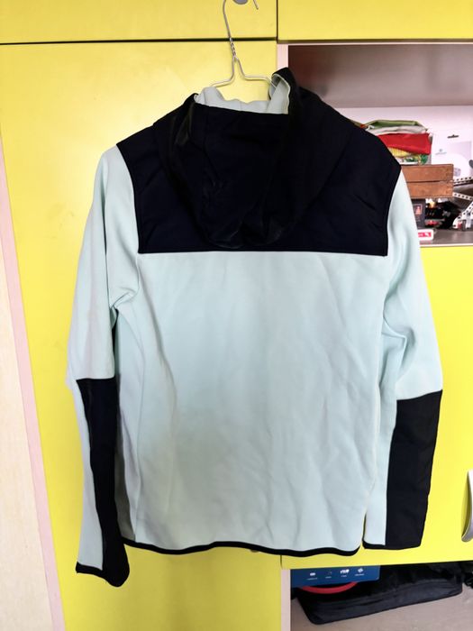 Продавам Nike tech малко ползван