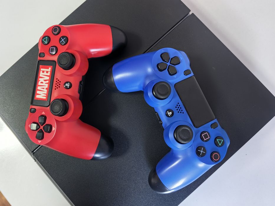 Ps4+2 controllers