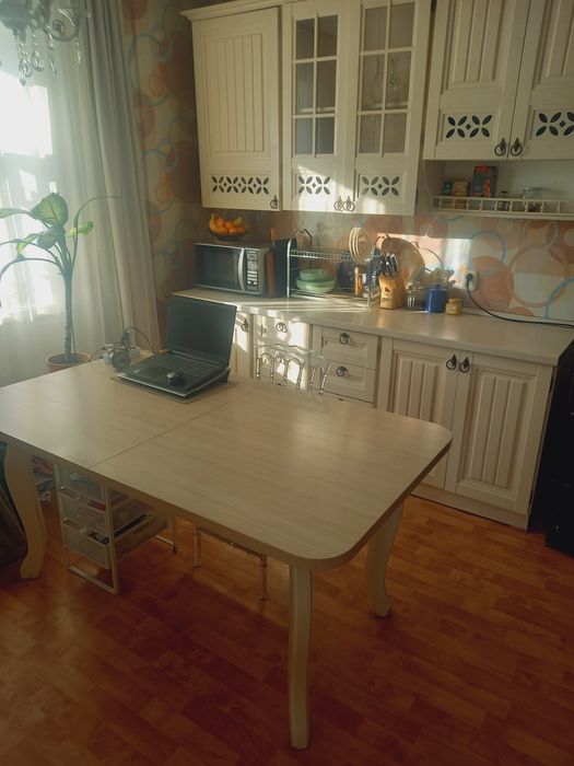 Кухонный гарнитур, стол