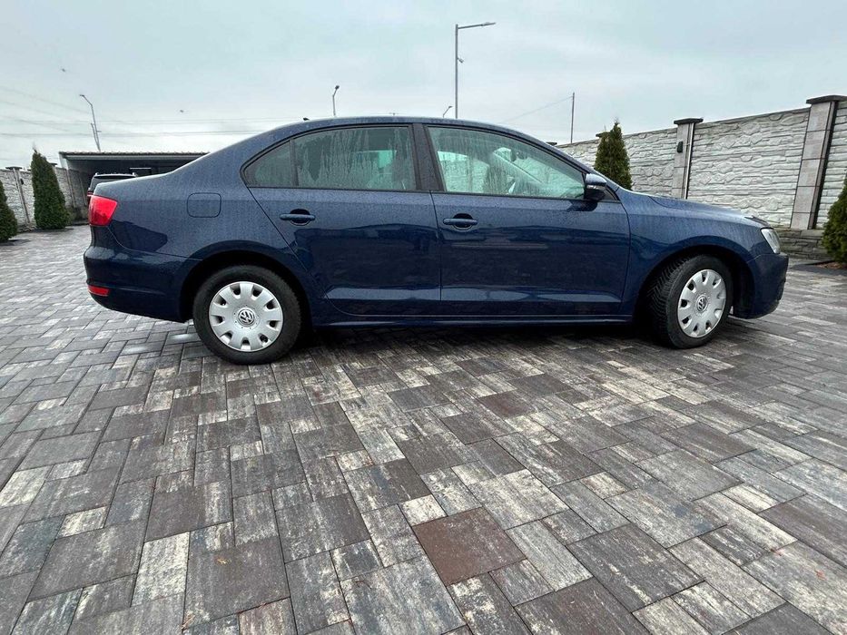 VOLKSWAGEN Jetta 2011 — imagine 3