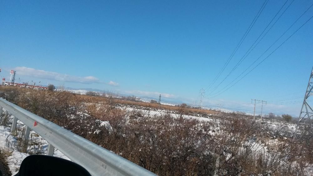 Парцел с лице на магистрала Тракия.