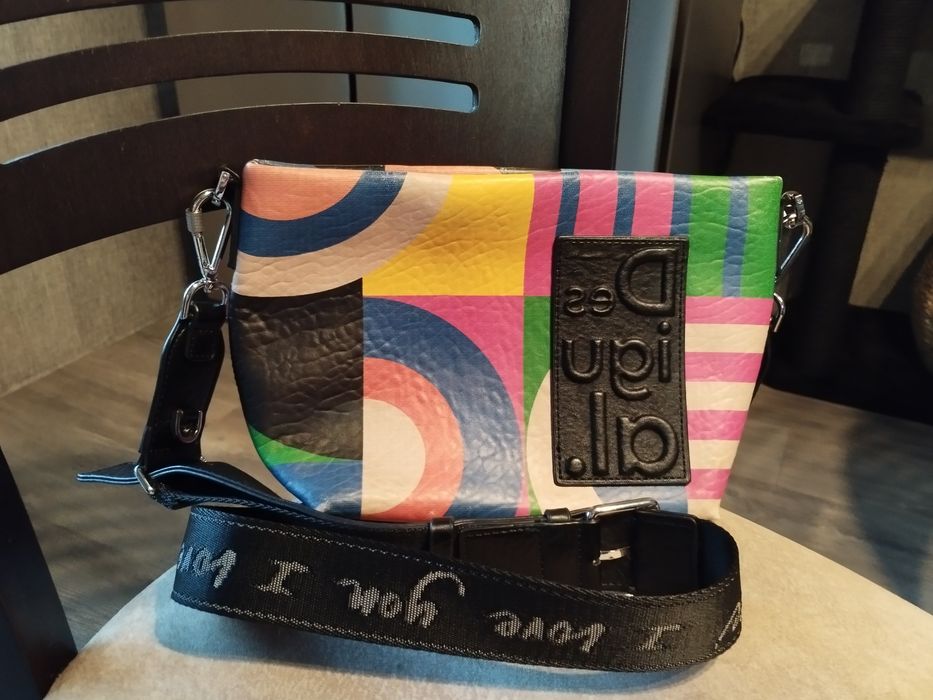 Desigual чанти,нова