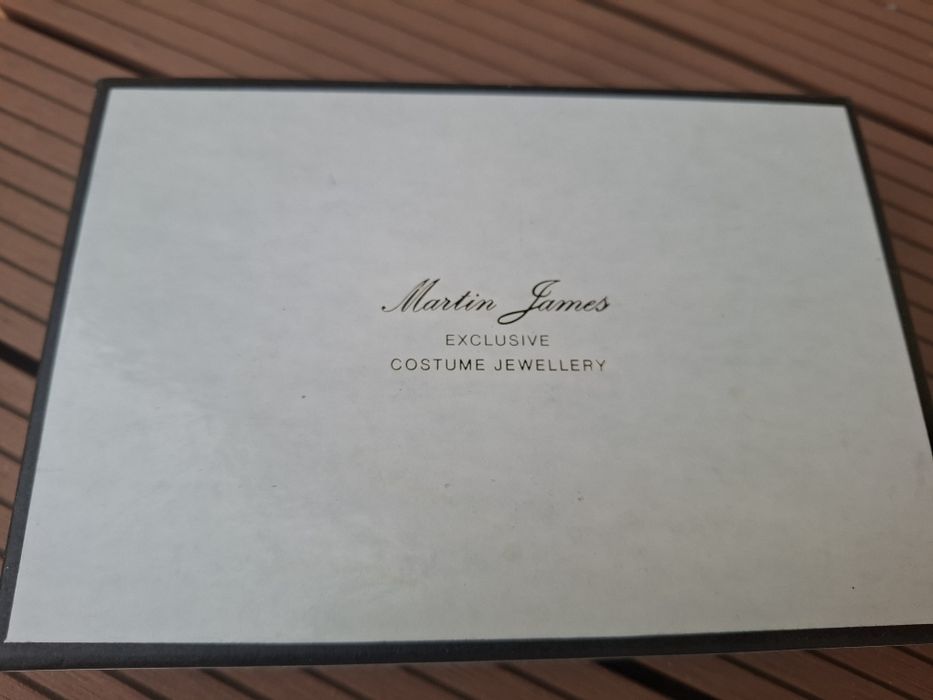 Елегантен комплект бижута Martin James (колие + обеци) в кутия