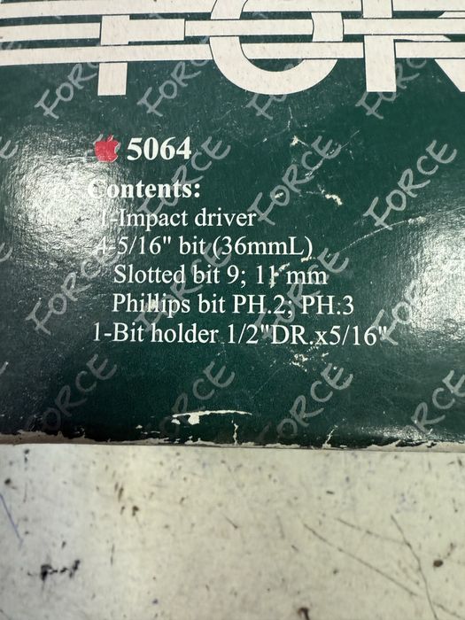 Ударна отверка Force с 4 накрaйника