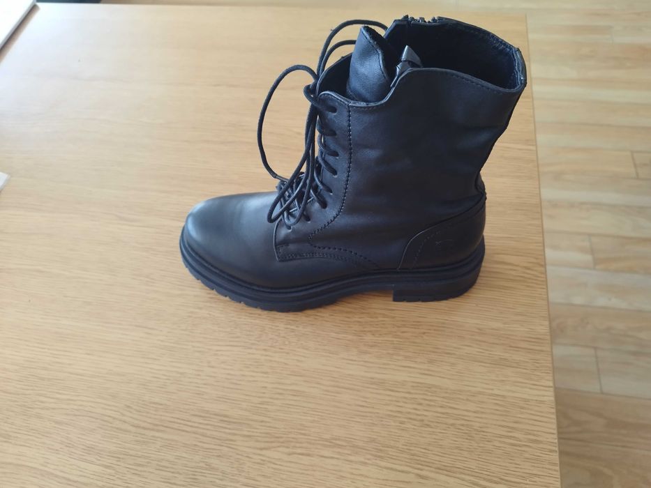 Продавам дамски боти