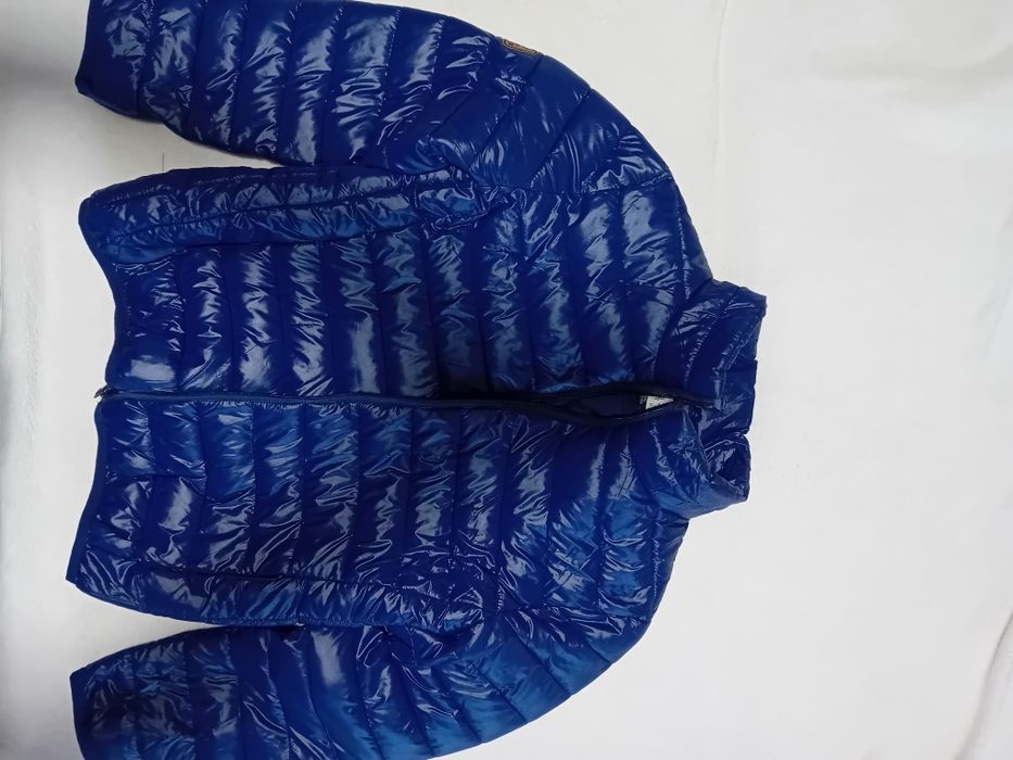 Vând geacă fâș pentru băiat.