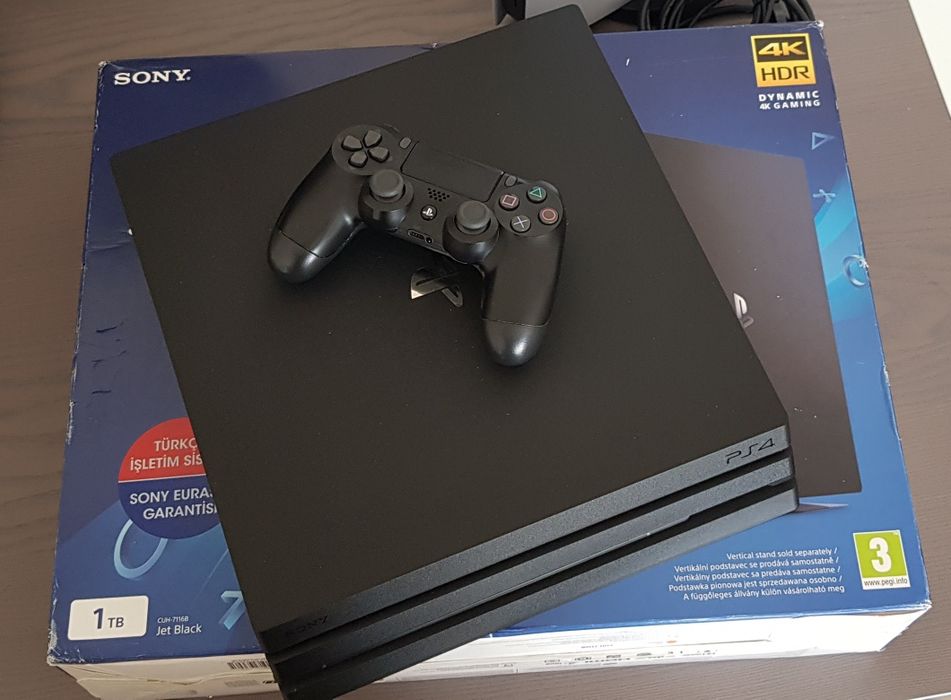 Sony PlayStation 4 PRO 1Tb (CUH-7116B) + 4 jocuri + 2 gamepad