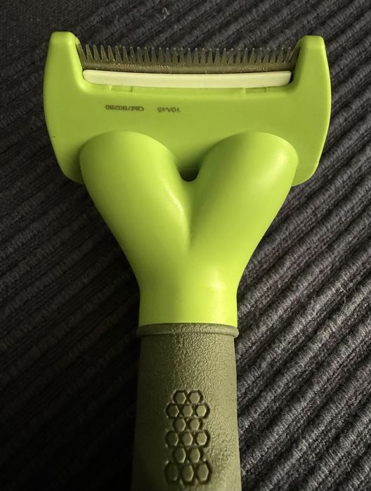 Perie catei Furminator S