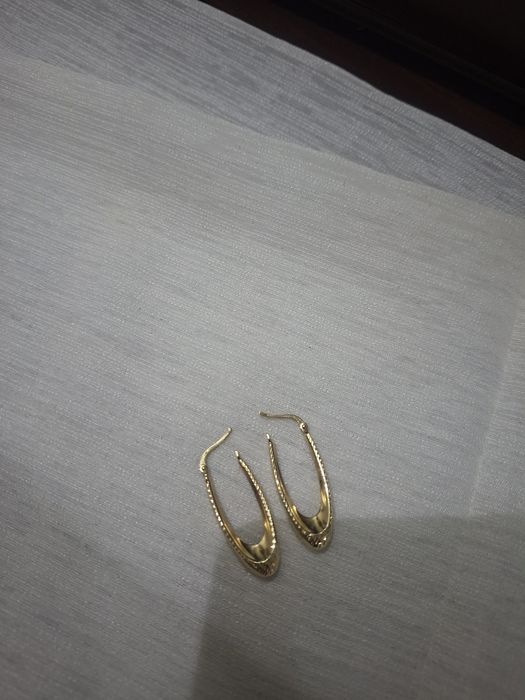 Золотые серьги, кольцо.