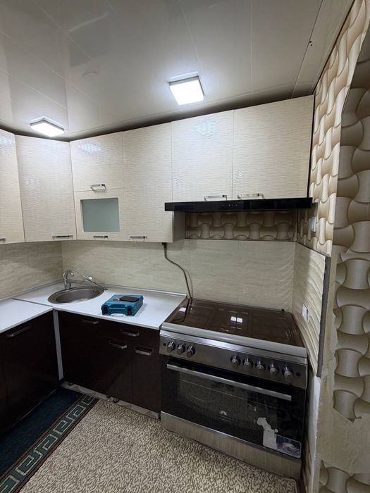 Срочно продам кухиний гарнитур акрил