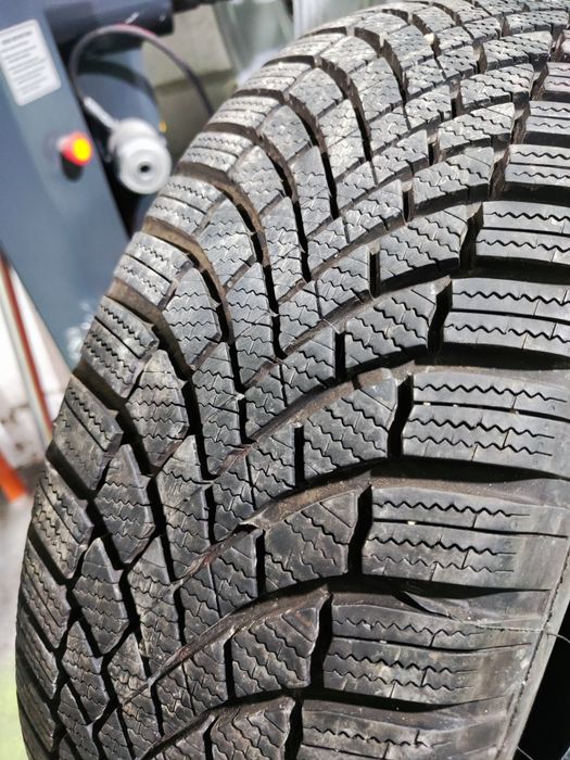 2 бр зимни 215/60/17 Bridgestone 2024г