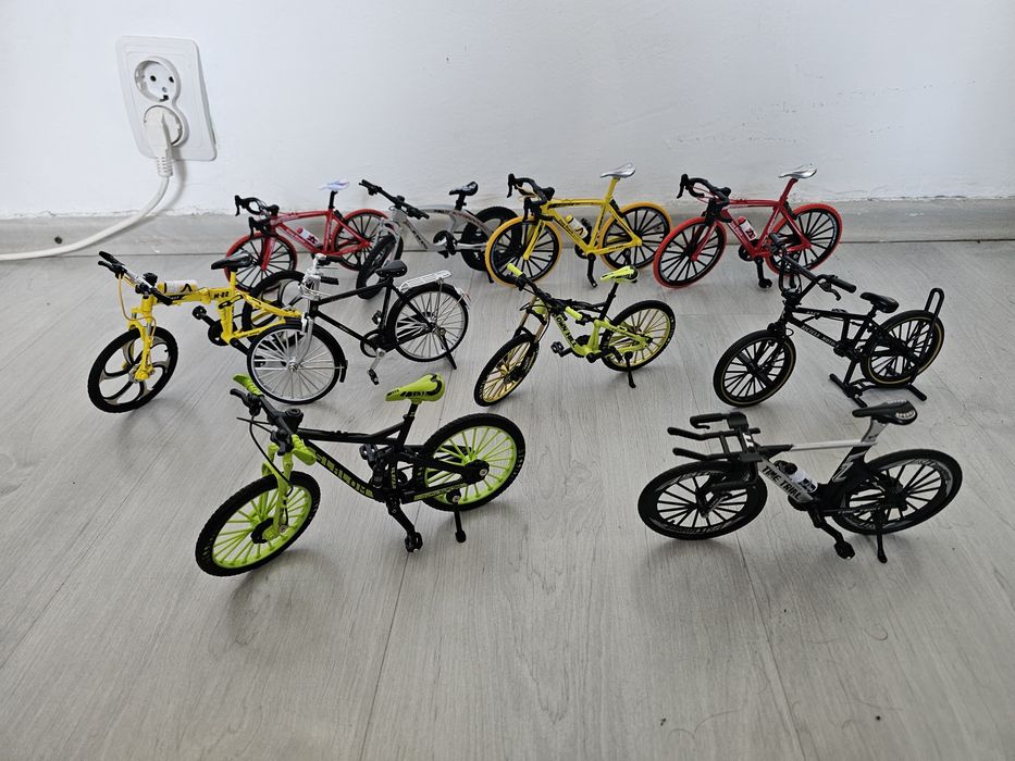 Macheta metalica bicicleta 18 cm noua