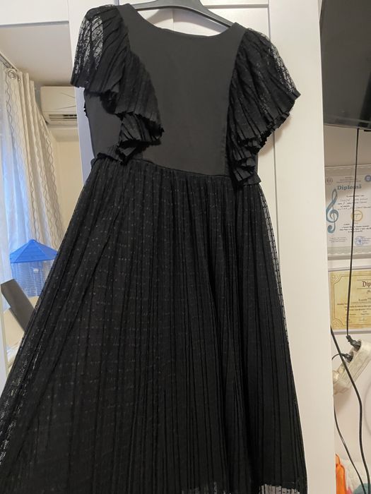Rochie neagra dantela plisata buline