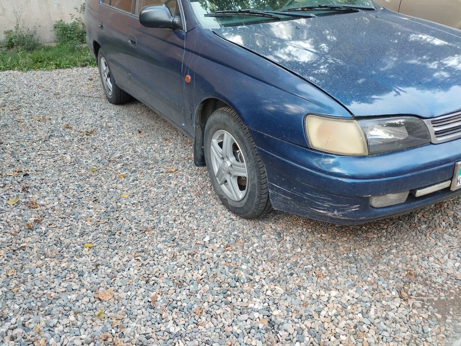 Автомобиль Тойота Карина Е