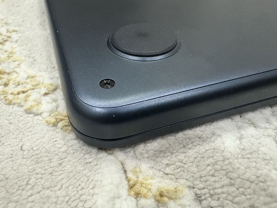 Продам Macbook air 13 M2, 2022 года