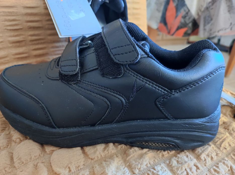 Продавам нови ортопедични маратонки, 38 номер, черни, качество