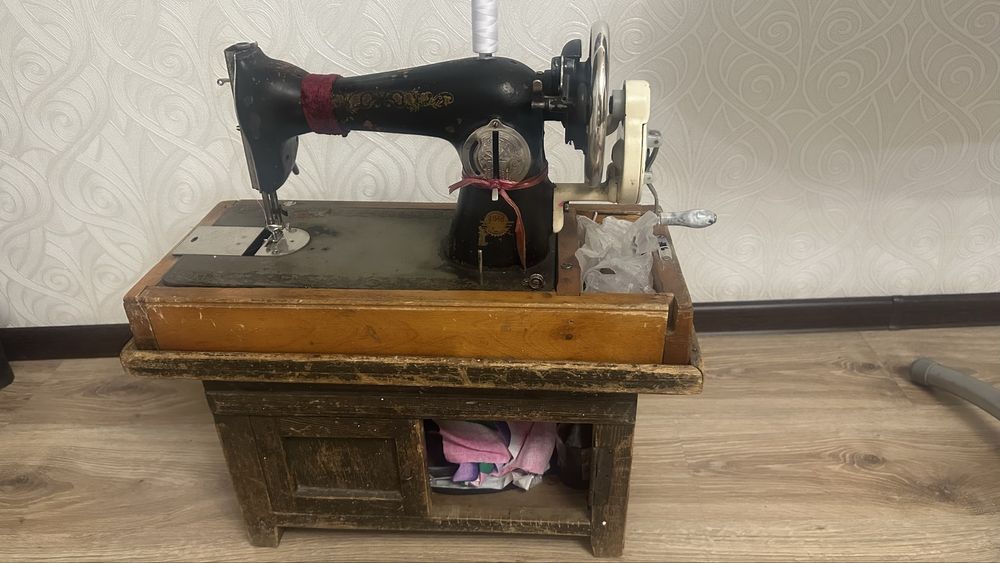 Продам швейную машинку
