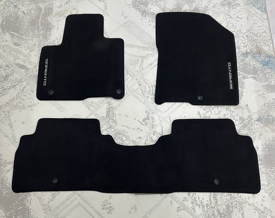 Продам оригинал полики/коврики на Kia Sorento