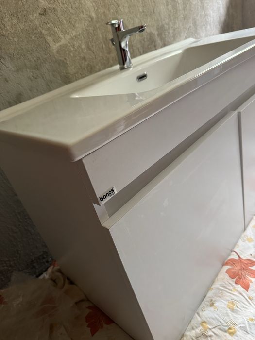 Нова мивка за баня+MDF шкаф+смесител Roca