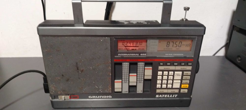 Radio Grundig satelit 400