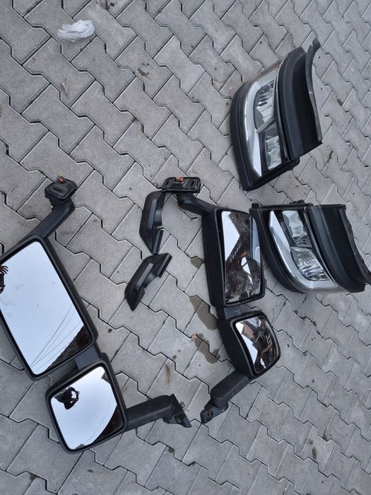 Vând faruri și oglinzi  SCANIA model 2022 pana in prezent