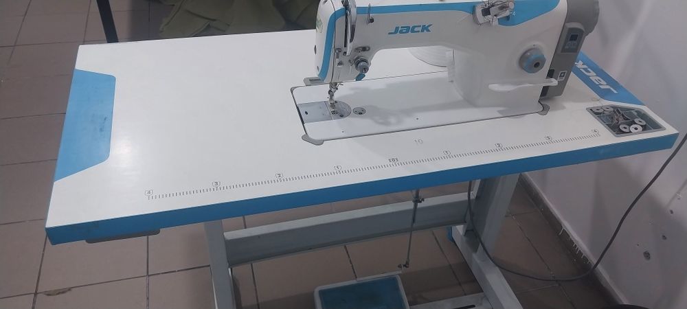 Продам швейную машинку Jakc А2s автомат и f4 в отличном состоянии