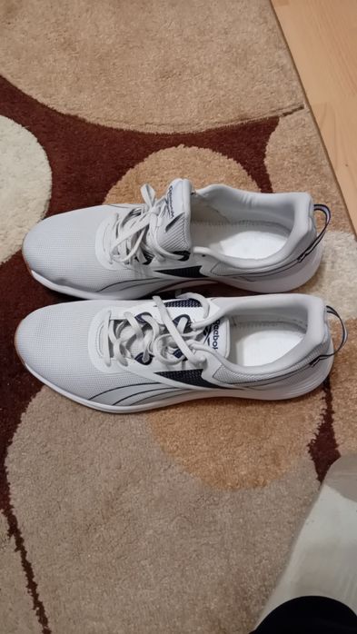 Продавам маратонки Reebok